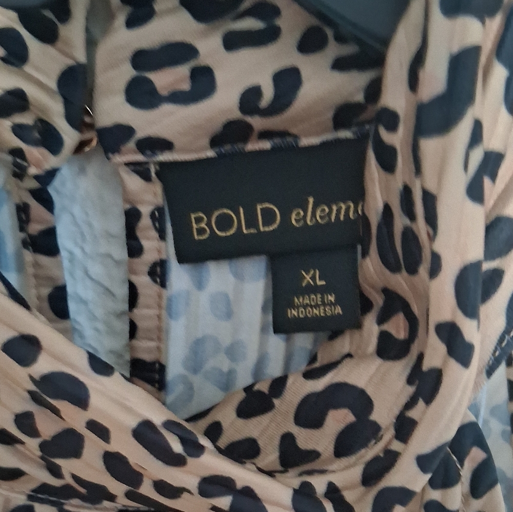 Bold Elements Wome's Leopard Print Sleeveless Top… - image 6